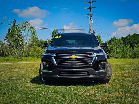 Used 2023 Chevrolet Traverse LT w/ LT Premium Package AWD/4WD image 9