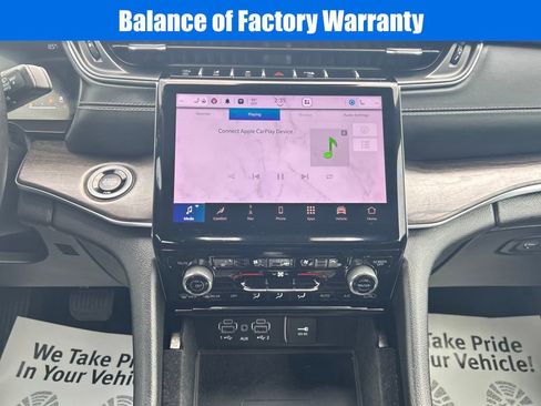 Used 2022 Jeep Grand Cherokee Overland w/ Luxury Tech Group IV image 15