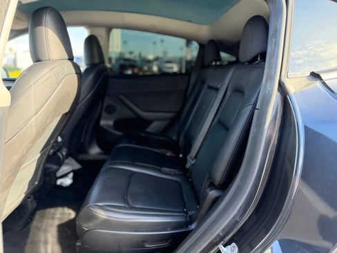 Used 2024 Tesla Model Y Long Range AWD/4WD image 3