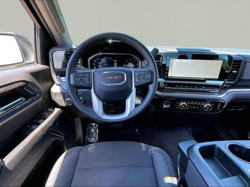 Used 2024 GMC Sierra 1500 Elevation AWD/4WD image 8