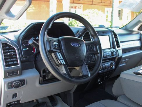 Used 2017 Ford F250 XLT w/ XLT Premium Package AWD/4WD image 18