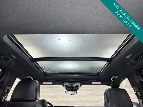Used 2024 Cadillac Escalade Premium Luxury AWD/4WD image 4