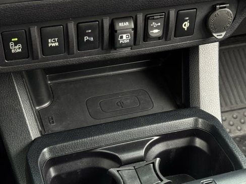 Used 2018 Toyota Tacoma TRD Sport image 19