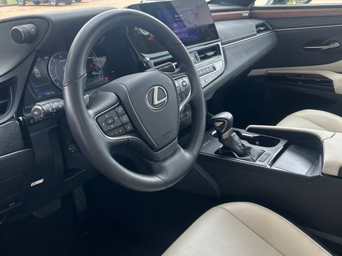 Used 2025 Lexus ES 350 w/ Premium Package FWD image 12