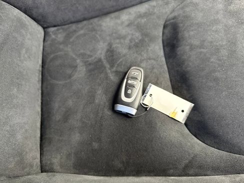 Used 2023 McLaren Artura image 18