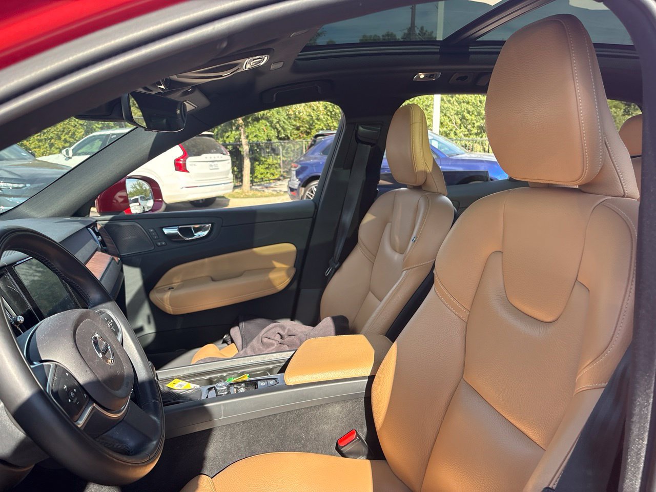 Used 2019 Volvo XC60 T5 Momentum w/ Multimedia Package FWD image 17