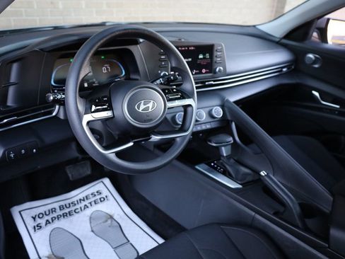 Used 2025 Hyundai Elantra SE w/ Cargo Package image 15