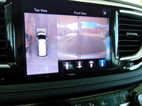 Used 2018 Chrysler Pacifica Limited w/ Tire & Wheel Group image 28