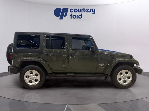 Used 2015 Jeep Wrangler Unlimited Sahara w/ Connectivity Group image 8