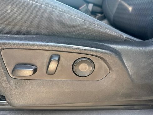 Used 2023 Chevrolet Silverado 1500 LT AWD/4WD image 15