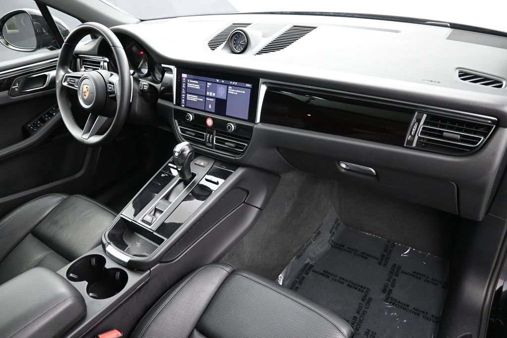 Used 2023 Porsche Macan AWD/4WD image 32