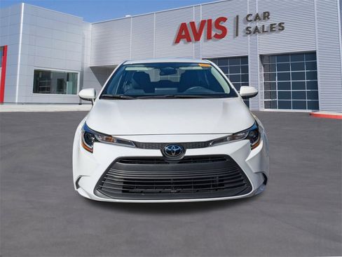 Used 2025 Toyota Corolla LE image 2