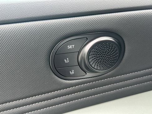 Certified 2025 Hyundai Elantra Limited FWD image 13