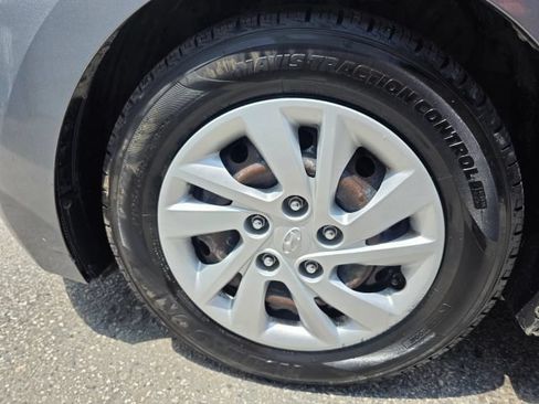 Used 2017 Hyundai Elantra SE FWD image 9