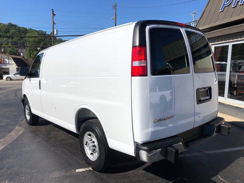 Used 2025 Chevrolet Express 2500 w/ Driver Convenience Package RWD image 4