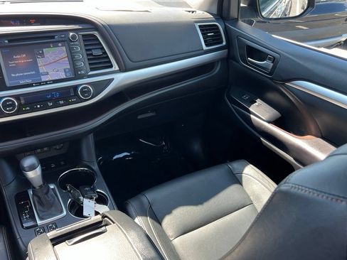 Used 2017 Toyota Highlander XLE AWD/4WD image 19