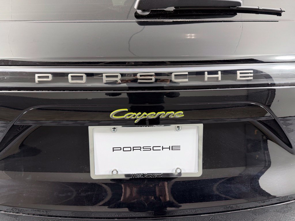 Certified 2022 Porsche Cayenne E-Hybrid AWD/4WD image 15