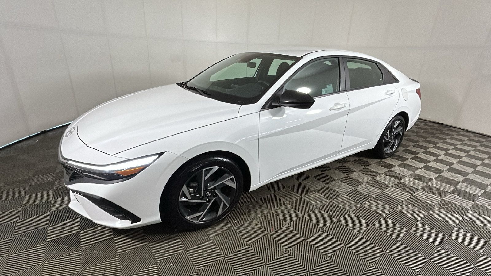 Used 2025 Hyundai Elantra SEL FWD image 7