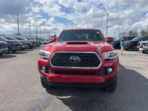 Used 2018 Toyota Tacoma TRD Sport image 8