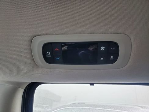 Certified 2024 Chrysler Pacifica Touring-L image 25