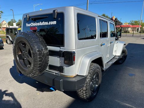 Used 2012 Jeep Wrangler Unlimited Sahara image 7