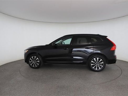 Used 2023 Volvo XC60 B5 Plus image 8