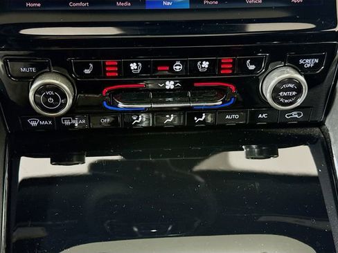 Used 2022 Jeep Grand Cherokee L Overland w/ Luxury Tech Group IV image 16