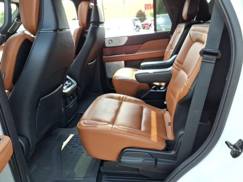 Used 2019 Lincoln Navigator Reserve AWD/4WD image 12