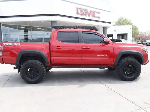 Used 2022 Toyota Tacoma TRD Off-Road w/ Technology Package AWD/4WD image 7