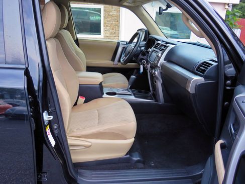 Used 2015 Toyota 4Runner SR5 image 20