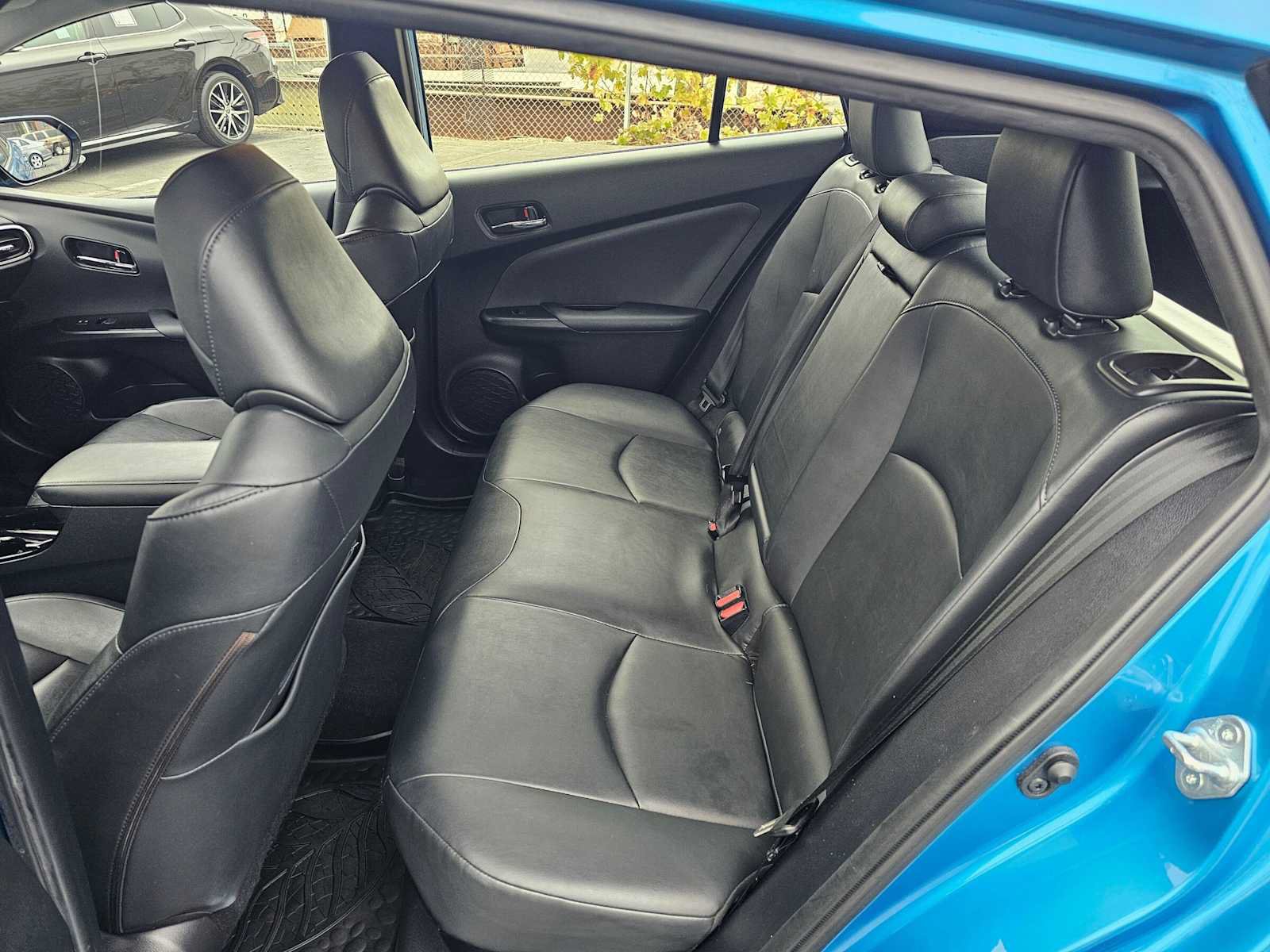 Used 2019 Toyota Prius XLE w/ Premium Convenience Package FWD image 16