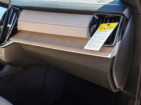 New 2026 Volvo XC90 T8 Plus w/ Protection Package Premier image 17