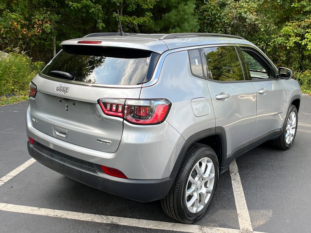 Used 2023 Jeep Compass Latitude AWD/4WD image 5