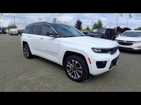 Used 2024 Jeep Grand Cherokee Overland AWD/4WD image 2