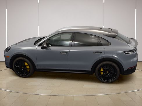 Certified 2024 Porsche Cayenne Turbo GT AWD/4WD image 33
