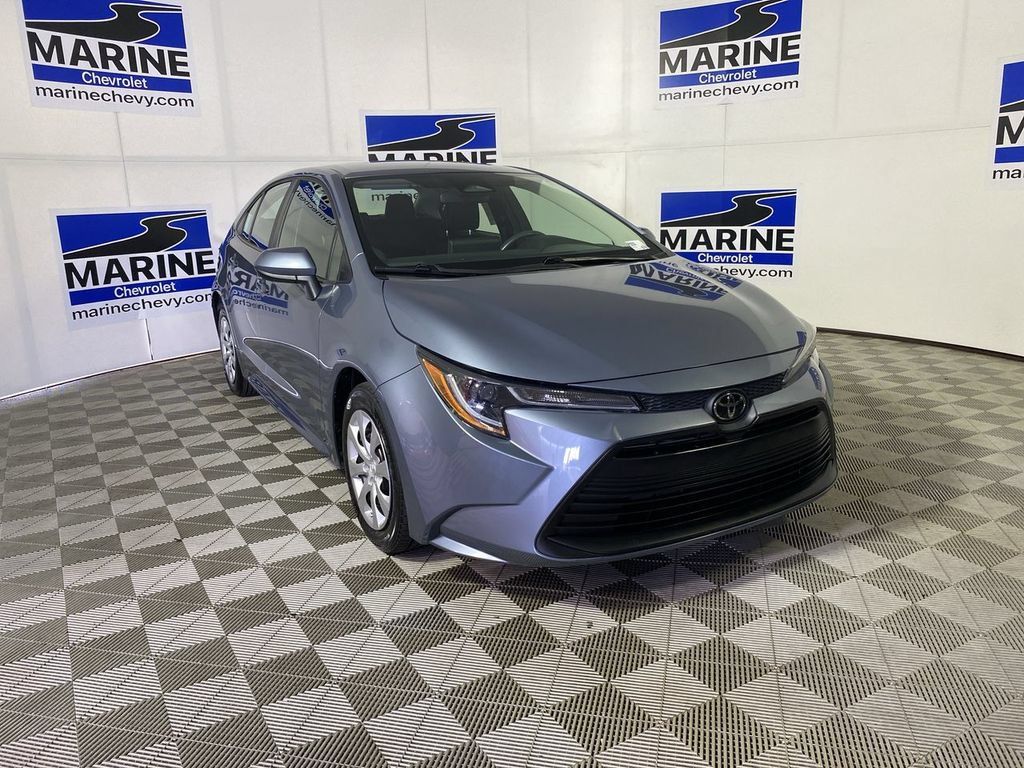 Used 2024 Toyota Corolla LE FWD image 1