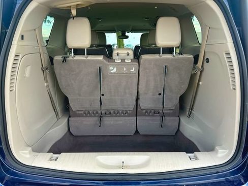 Used 2017 Chrysler Pacifica Touring-L FWD image 25