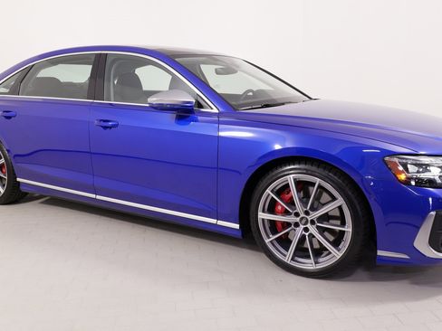 Used 2023 Audi S8 w/ S8 Comfort Plus Package image 9