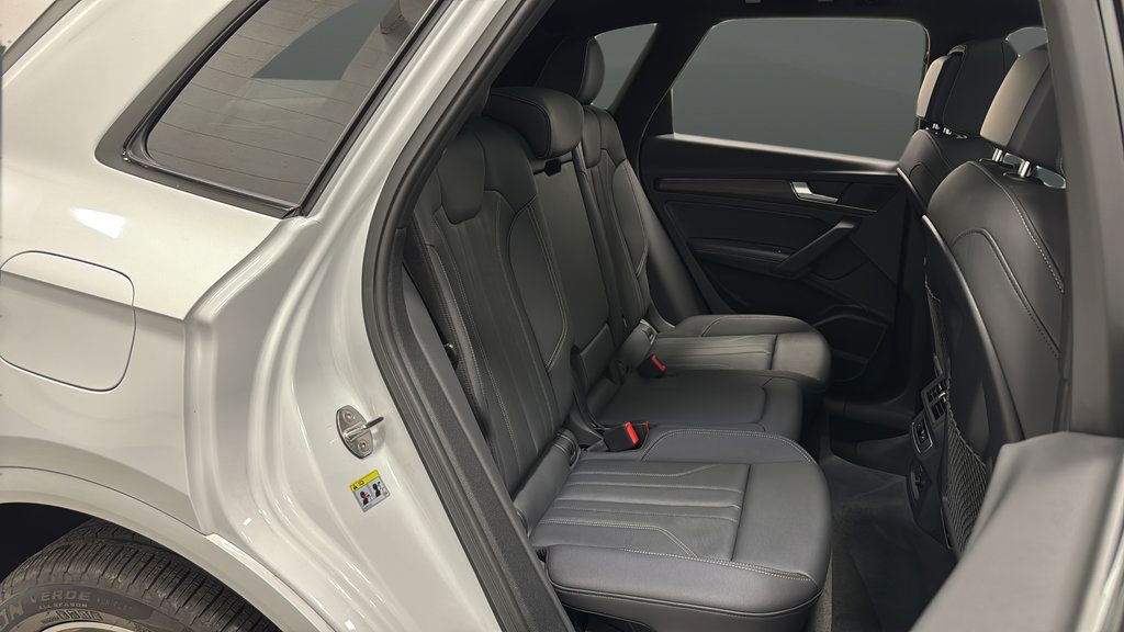 Used 2025 Audi Q5 e Premium Plus w/ Premium Plus Package AWD/4WD image 26