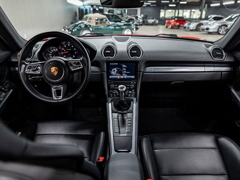 Used 2022 Porsche 718 Cayman RWD image 18