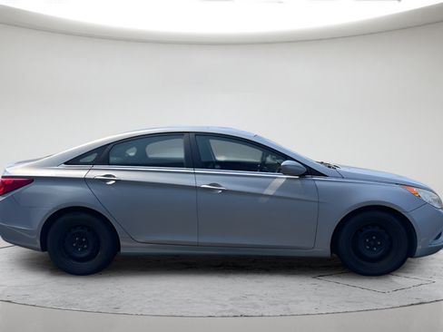 Used 2011 Hyundai Sonata GLS FWD image 3