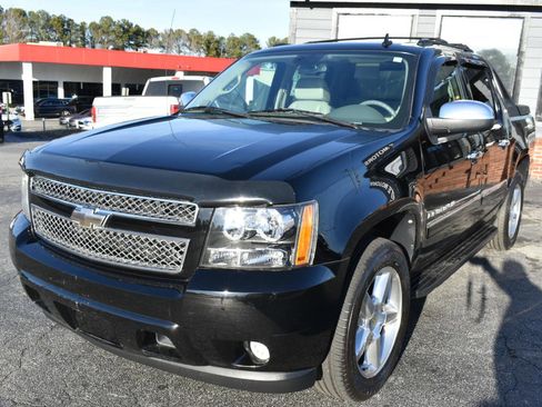 Used 2009 Chevrolet Avalanche LTZ image 2
