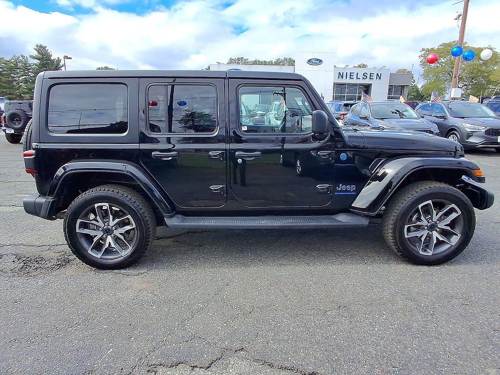 Used 2024 Jeep Wrangler Unlimited w/ Convenience Group AWD/4WD image 9