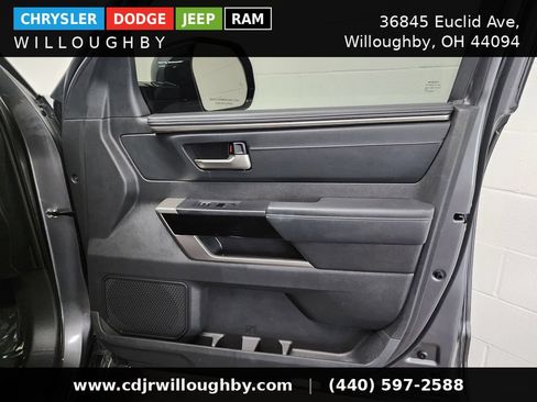 Used 2025 Toyota Tundra Limited AWD/4WD image 39
