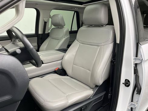 Used 2025 Ford Expedition Active AWD/4WD image 12