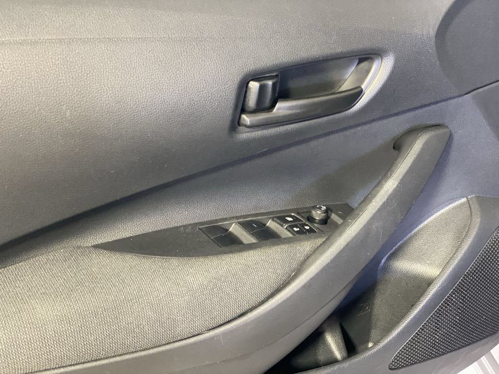 Used 2025 Toyota Corolla LE FWD image 27