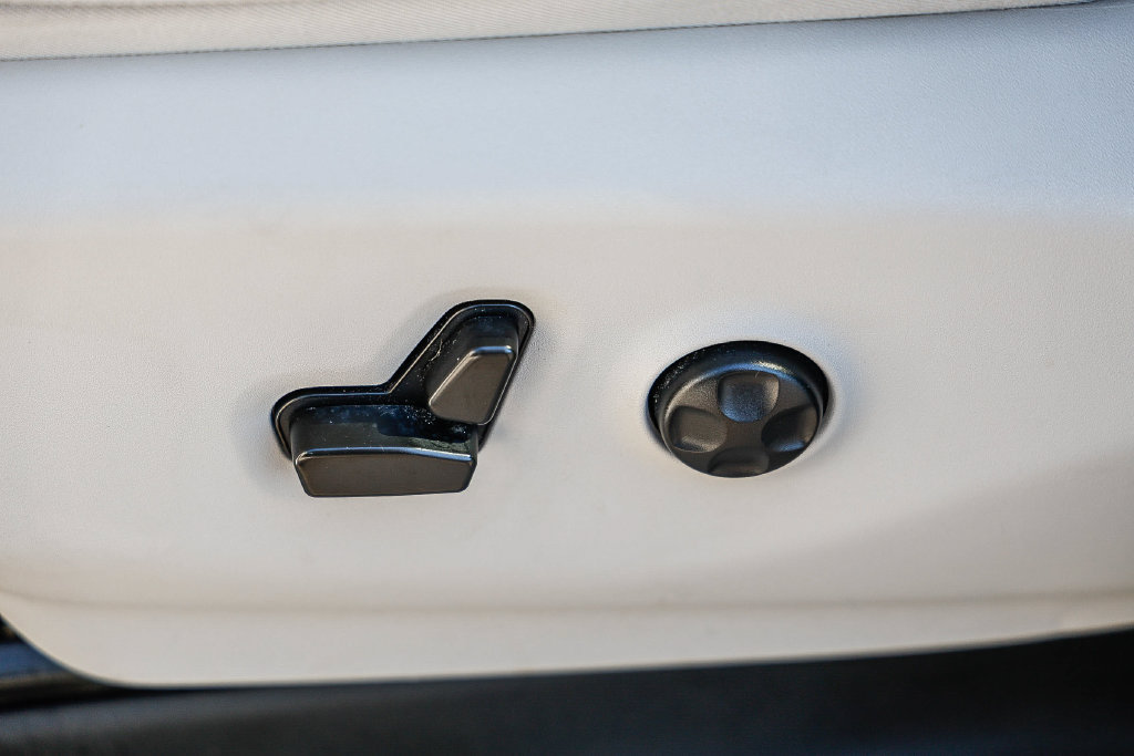Used 2021 Chrysler Pacifica Touring-L FWD image 40
