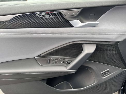 New 2026 Volkswagen Tiguan SE FWD image 16