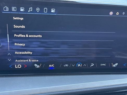 Used 2024 Chevrolet Traverse LS image 30