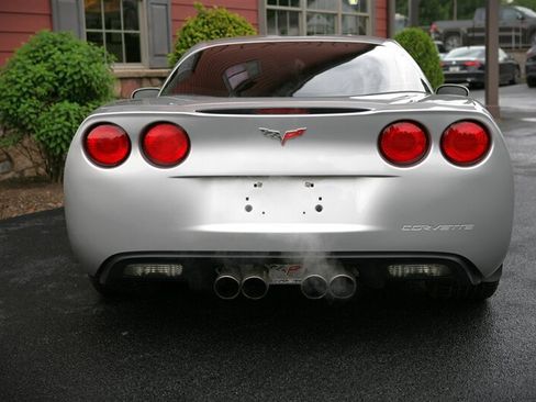 Used 2007 Chevrolet Corvette Coupe w/ Performance Package RWD image 7